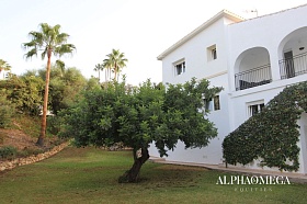 !Очаровательная вилла в Эль-Росарио: элегантность, комфорт и вид на океан в доме с 4 спальнями